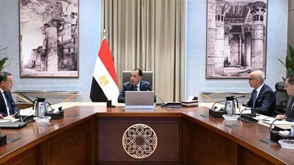 مدبولي ي تابع تطوير حرم إكستر في مصر