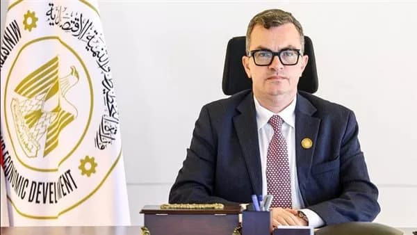 وزير التخطيط يطور آلية تمويل البنية التحتية