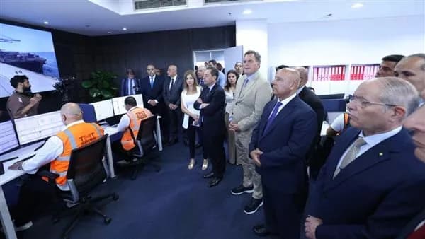 وزير النقل الفرنسي يتفقد محطة تحيا مصر بالإسكندرية