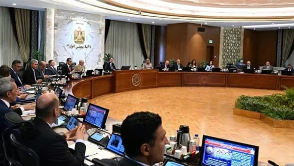 مجلس الوزراء يوافق على تمديد الإنتاج من مناطق النفط والغاز المنتهية عقودها