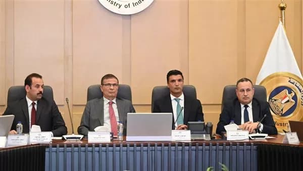 الحكومة تضع خطة لتنمية صناعة الكتان