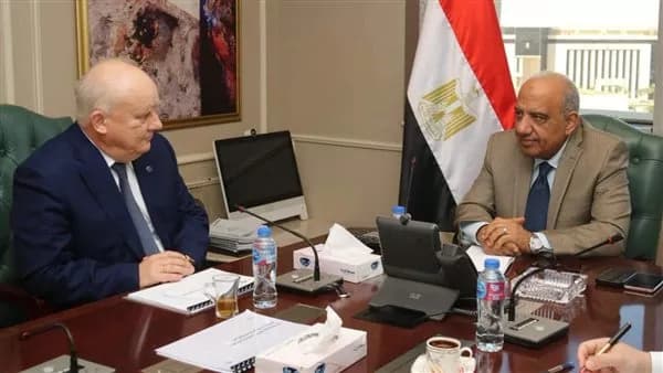 وزير الكهرباء يناقش مع روسآتوم استعدادات الوقود النووي