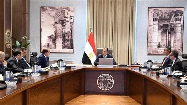 رئيس الوزراء يراجع مخزون السلع والأسواق
