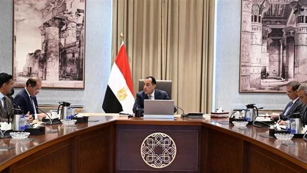 رئيس الوزراء يراجع منظومة صرف الأسمدة