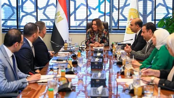 الحكومة تتلقى اقتراح نظام لمراقبة المخلفات