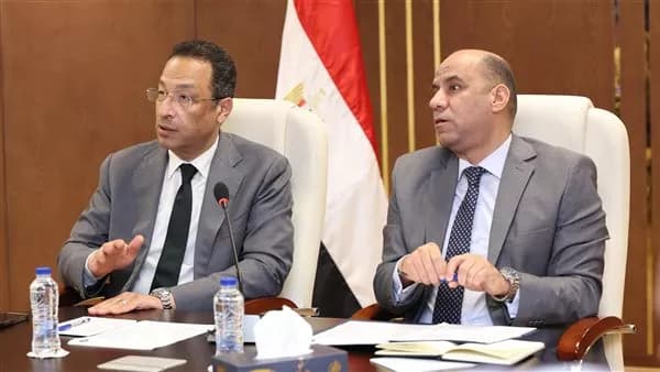 الاتصالات تعمل مع العمل على التطوير الرقمي