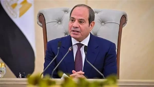 السيسي يكرم أوائل الخريجين من الأكاديمية والكليات