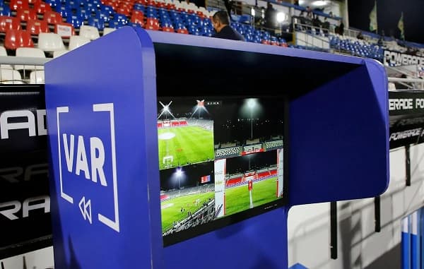 كاف يطبق تقنية VAR في مجموعات دوري الأبطال