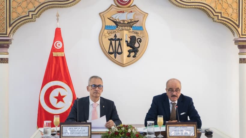 Foreign Minister Calls for Better Consular Support