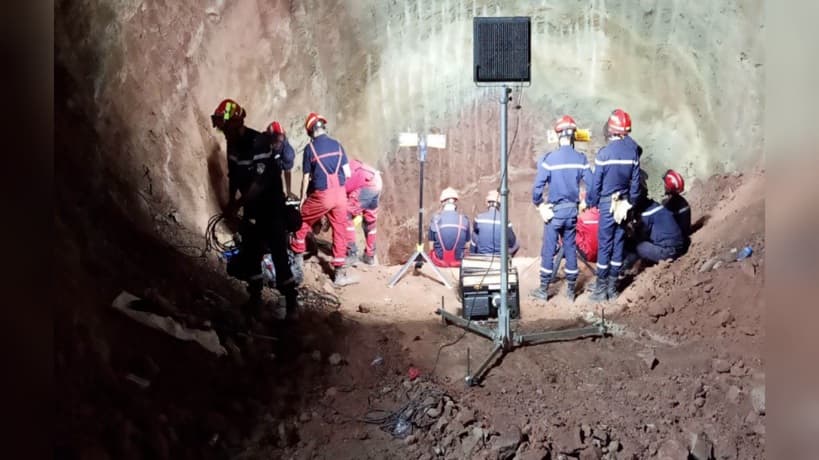 الجزائر جهود لإنقاذ طفل محاصر في بئر
