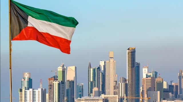 الكويت ت terminating 7000 وافدين من المعلمين