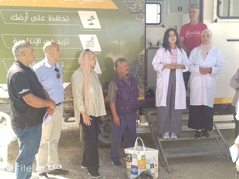 Jendouba soil tests in Wadi Mlez to assess fertilizer needs