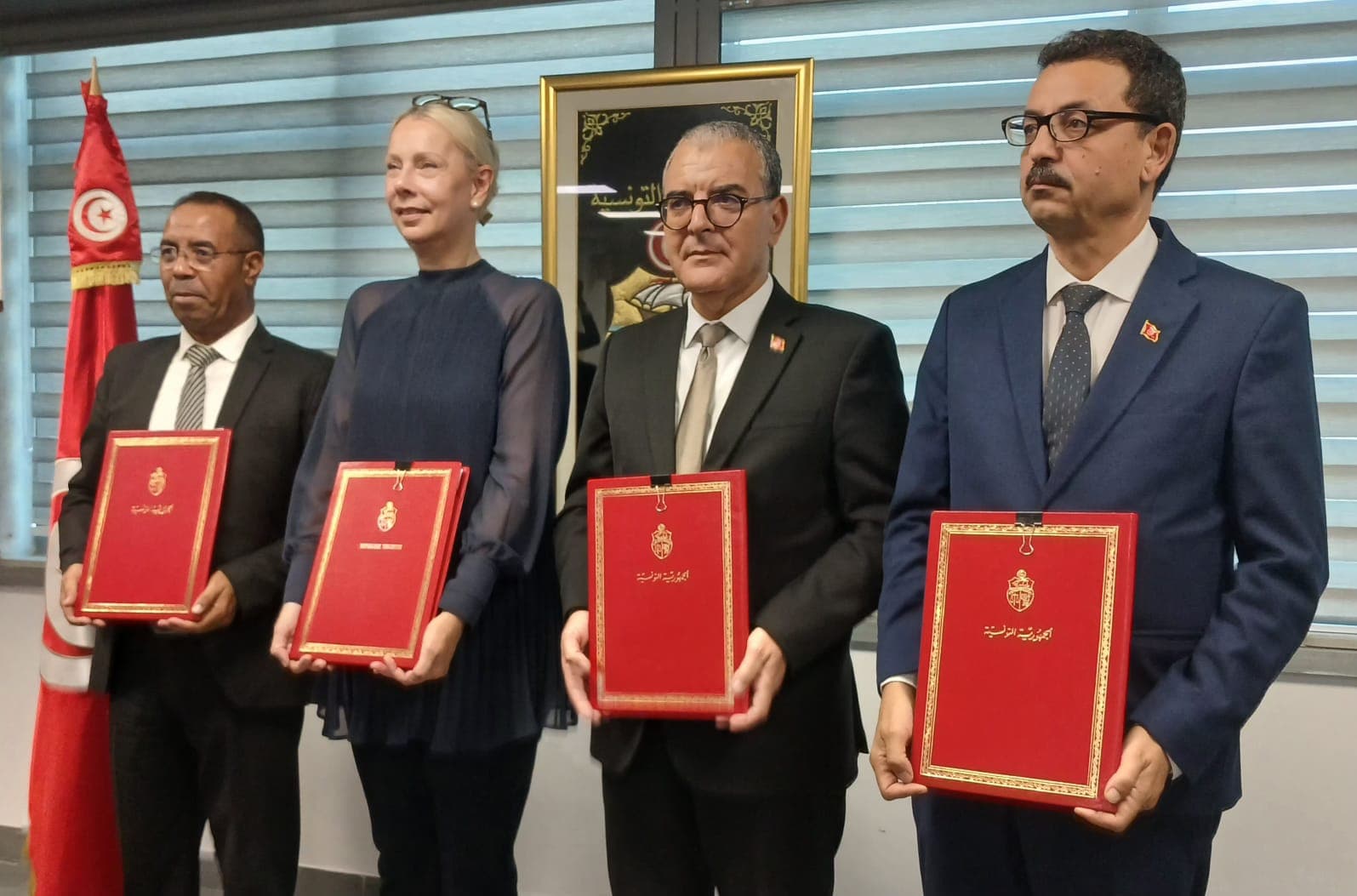 Economy Minister signs $698M guarantees