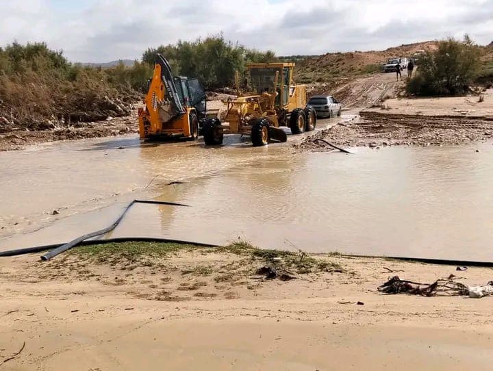 Kasserine: Equipment Department Clears Roads After Rain