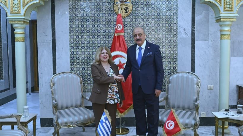 Al-Nafati hosts Greek ambassador upon duty completion