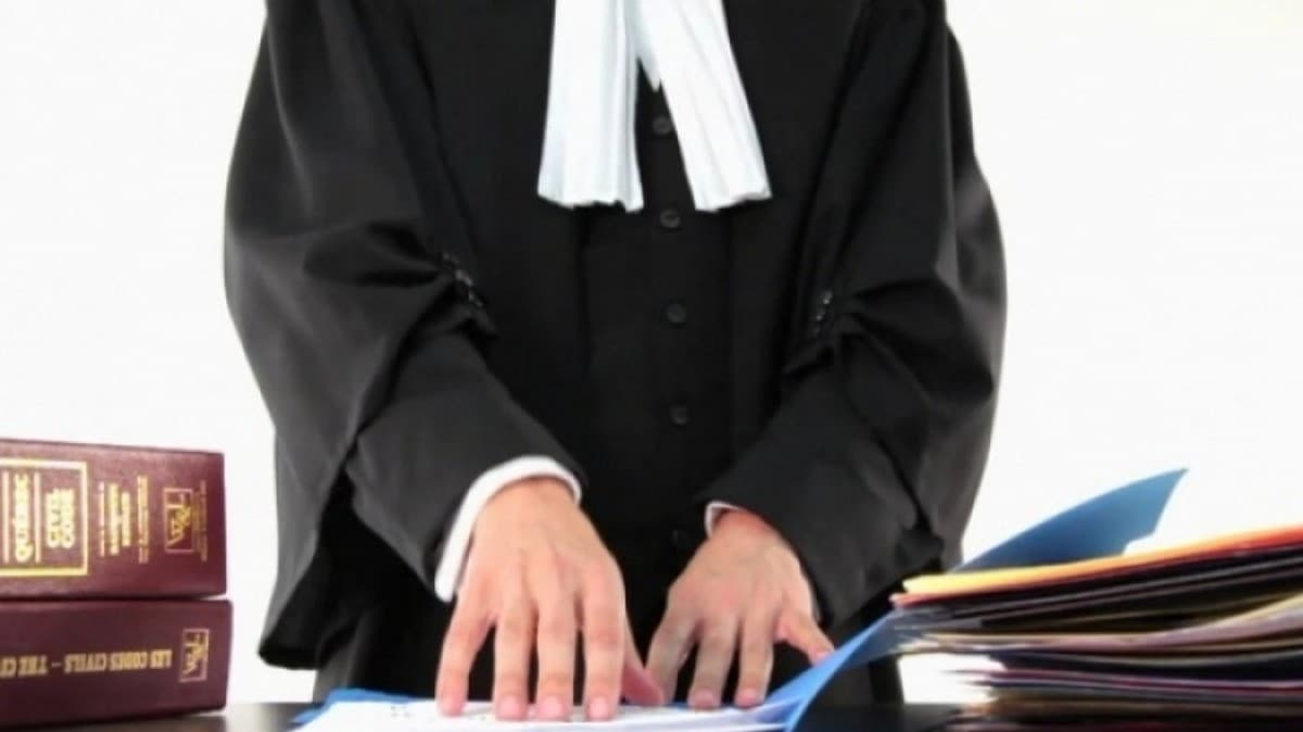 قبض على محام مشطوب يروج مخدرات