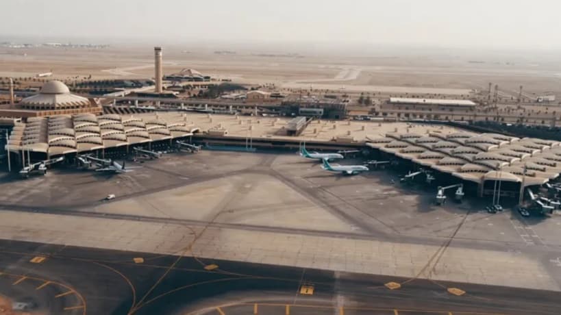 مطار الرياض يظل مغلقا حتى السبت