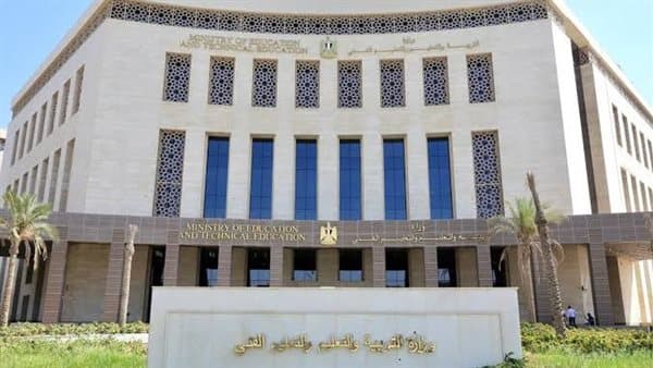 بدء تدريب 36 مدربا في منهج الميكاترونيكس بمدارس حديد عز