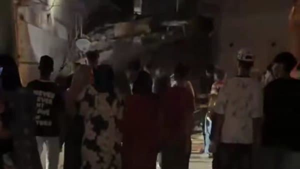انهيار منزل من 6 طوابق في بنها دون إصابات