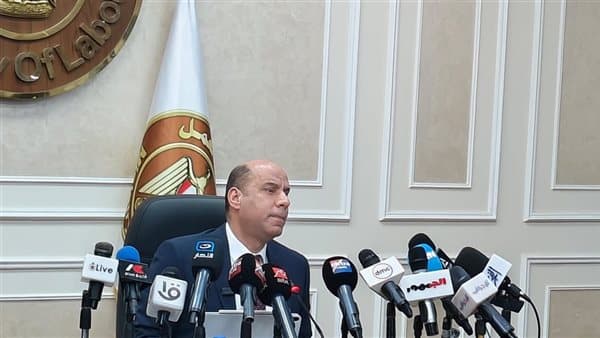 وزير العمل يطلق ثورة في الرقمنة