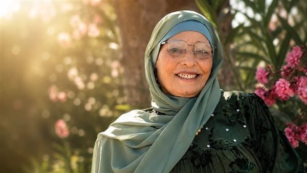 نشيطة شرقية وغربية من الحاجة نبيلة