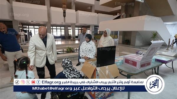 محافظ أسيوط يسلم معدات لمواطنين من ذوي الهمم