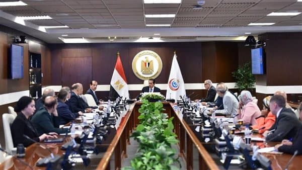 وزير الصحة يرأس اجتماع هيئة التأمين الصحي