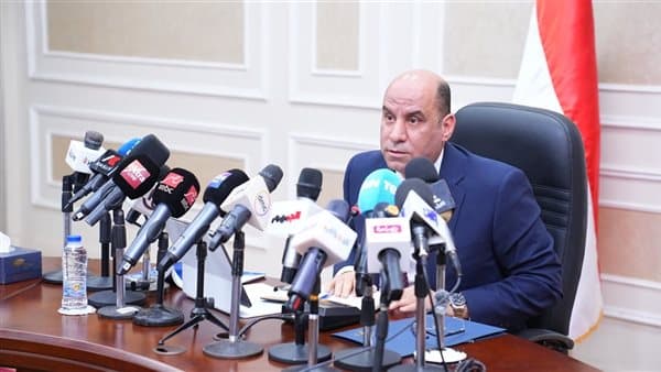 وزير العمل يكشف قواعد تنظيم العمل في القطاع الخاص