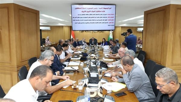 محافظ الجيزة يطالب بتشديد الرقابة على الأسواق