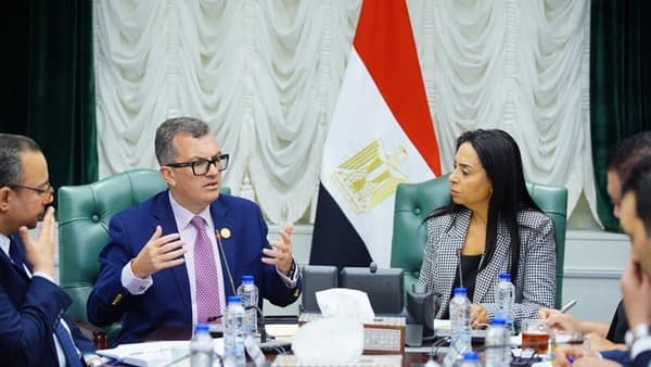 وزيرا التضامن والتخطيط يناقشان تنسيق السياسات التنموية