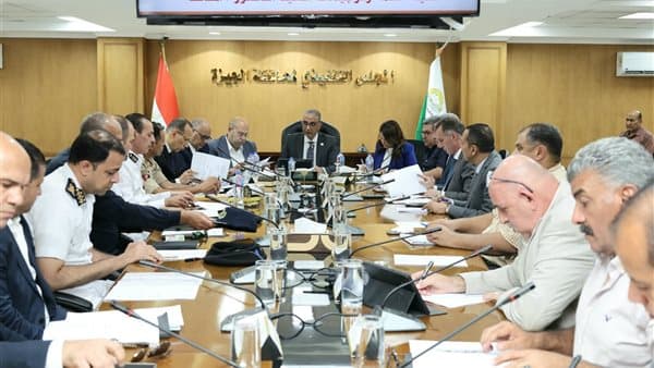 محافظ الجيزة يطور 54 مدرسة بتكلفة 310 مليون جنيه