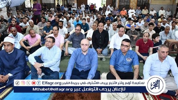 محافظ الفيوم يصلي الجمعة في مسجد أبو داوود