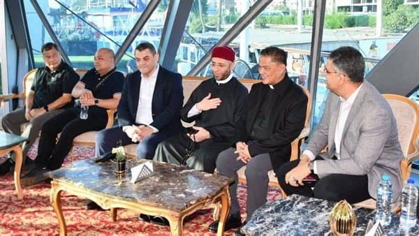 وزير الأوقاف يرافق رئيس الأساقفة في جولة نيلية
