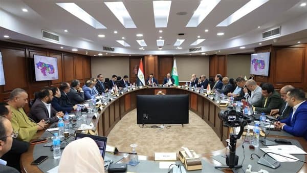 وزير الصناعة ومحافظ الجيزة يناقشان أوضاع جرزا وعرب أبوساعد