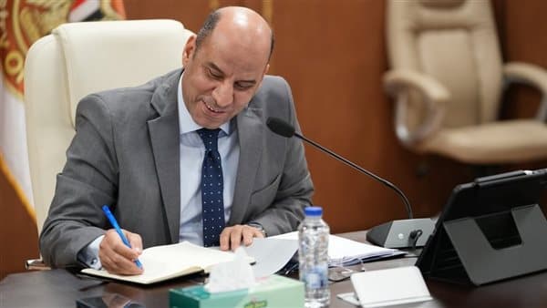 تسليم الدفعة الثانية من عقود العمالة الزراعية بالأردن