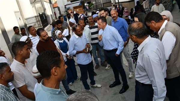 محافظ أسوان يزور مستشفى كوم أمبو ويوجه تركيب جهاز أشعة