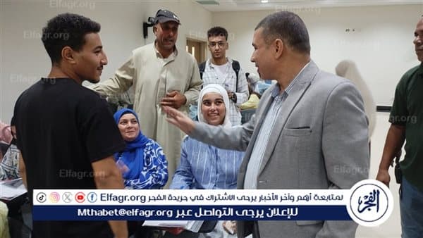 رئيس أسيوط التكنولوجية يتفقد إجراءات تسجيل الطلاب
