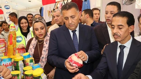 محافظ القليوبية يطلق معرض أهلًا مدارس ويطالب بانخفاض الأسعار