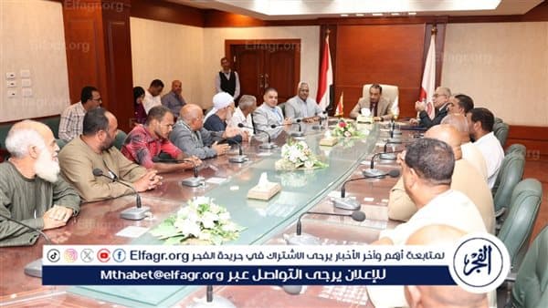 محافظ سوهاج يكرم مزارعي البصل