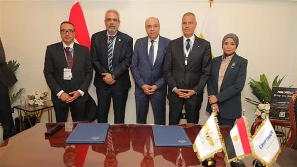 وزير الطيران يشهد توقيع اتفاقية لاتجاهات بيئية