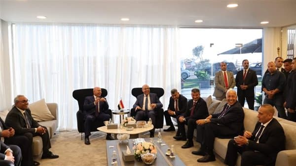 وزارة النقل والطيران توقع بروتوكول لربط رحلات إيركايرو بالقطار السريع