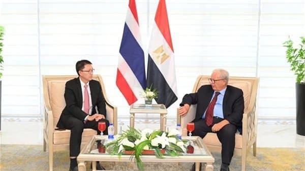 رئيس وزراء يلتقي نائبا برلمانيا تايلانديا لتعزيز التعاون