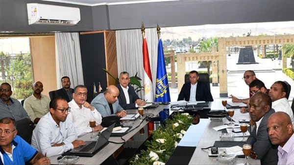 لاشين يسعى لإنهاء مشاريع حياة كريمة