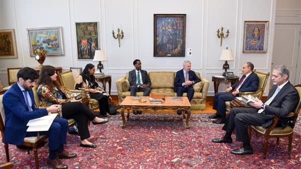 وزير الخارجية يلتقي بمبعوث الأمم للسودان
