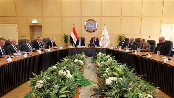 وزير النقل: قناة السويس ترفع مكانة مصر التجارية