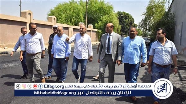 محافظ أسيوط يشرف على رصف شارع كلية البنات
