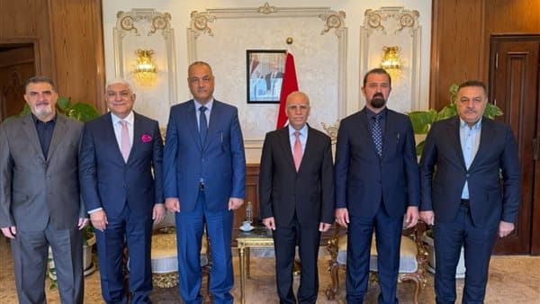 سفير العراق يناقش التعاون الاقتصادي مع رجال أعمال في الديوانية وديالى