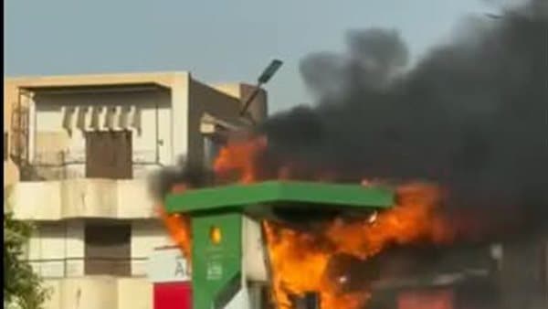 حريق في ماكينة صراف أمام جامعة بنها