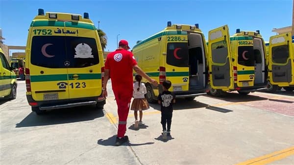الهلال الأحمر يستقبل الدفعة الـ85 من الفلسطينية عند معبر رفح
