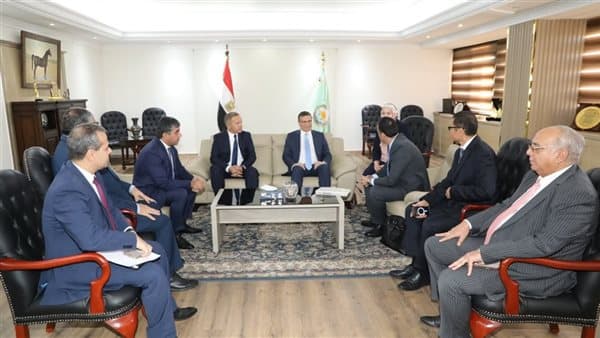 وزير الزراعة يسلط الضوء على جهود مصر في التقاوي والزراعة الصحراوية